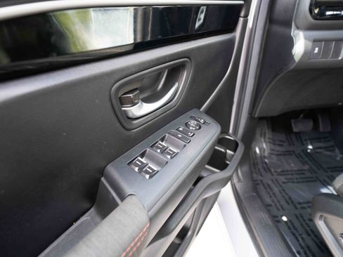 Certified 2025 Honda Pilot Sport image 7