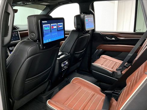 Used 2024 GMC Yukon Denali Ultimate AWD/4WD image 34