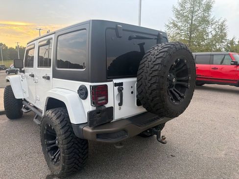 Used 2017 Jeep Wrangler Unlimited Sahara AWD/4WD image 7