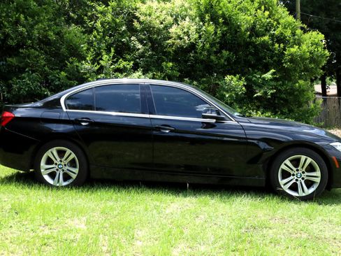 Used 2017 BMW 330i Sedan image 2
