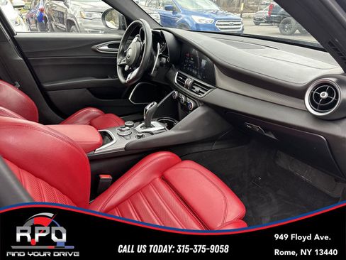 Used 2022 Alfa Romeo Giulia Veloce image 31