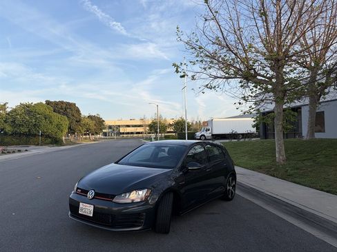 Used 2017 Volkswagen GTI SE image 30