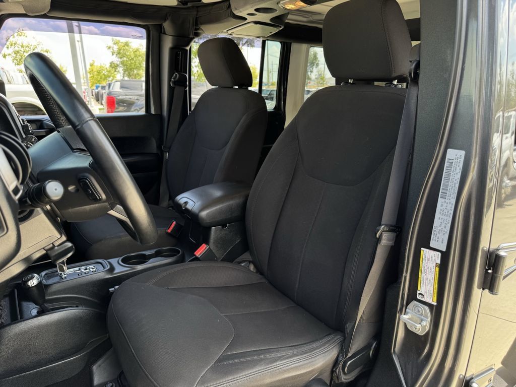Used 2018 Jeep Wrangler Unlimited Sport S AWD/4WD image 19