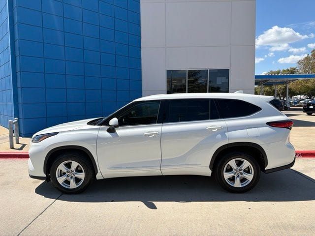 Used 2021 Toyota Highlander LE FWD image 10