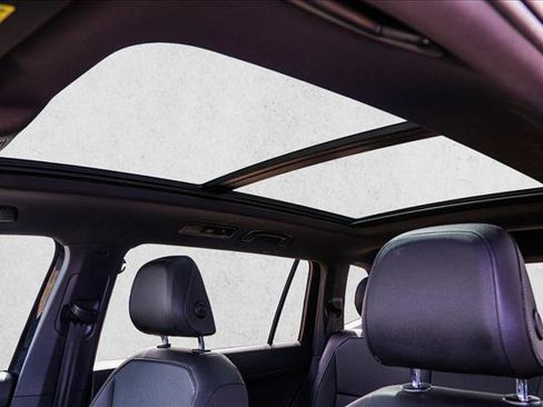 Used 2020 Volkswagen Tiguan SE R-Line AWD/4WD image 10