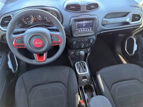 Used 2018 Jeep Renegade Latitude w/ Popular Equipment Group image 24