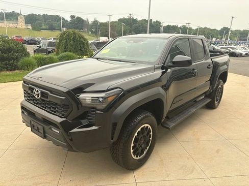 Used 2024 Toyota Tacoma TRD Off-Road AWD/4WD image 3