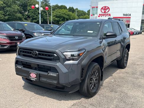 Used 2025 Toyota 4Runner SR5 AWD/4WD image 3