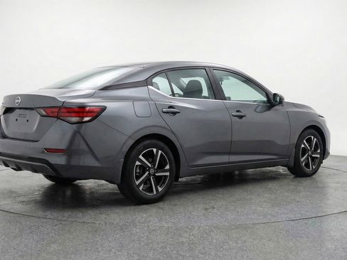 Used 2025 Nissan Sentra SV image 9
