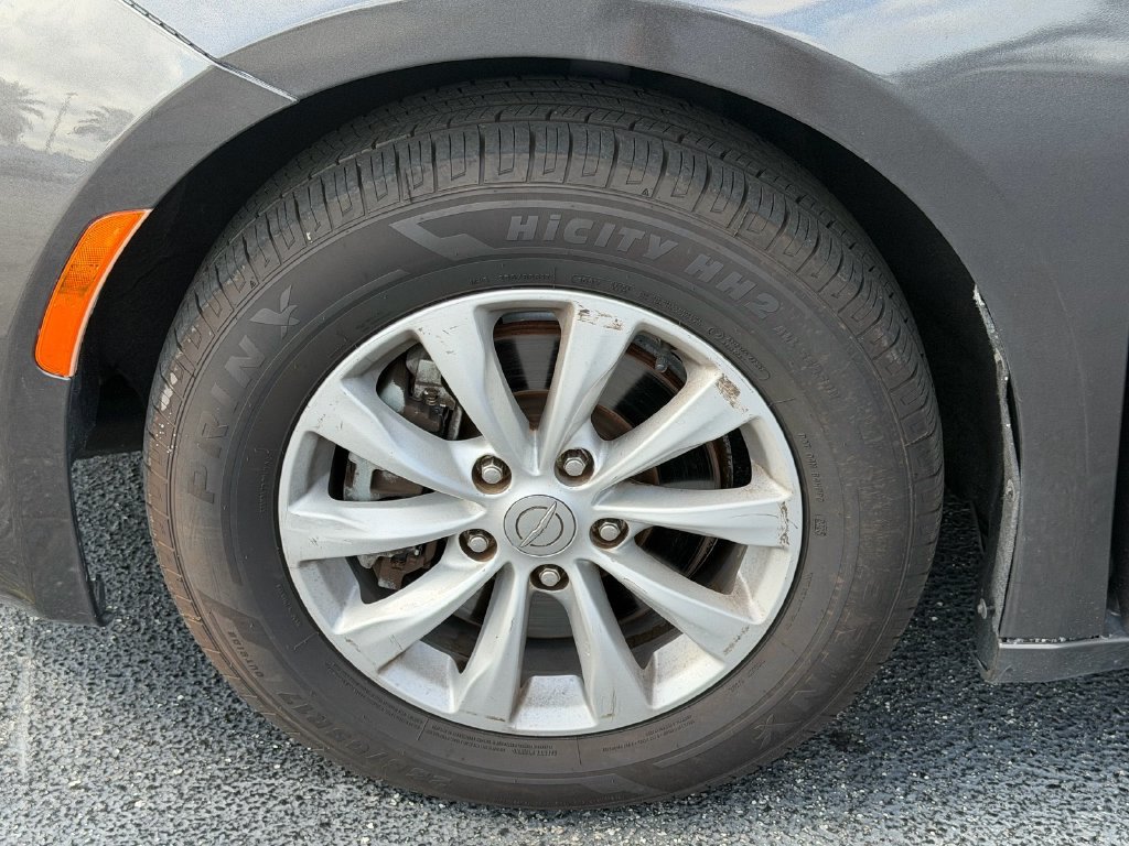 Used 2017 Chrysler Pacifica Touring FWD image 18