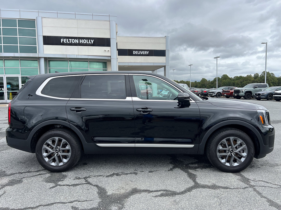 Used 2025 Kia Telluride LX FWD image 11