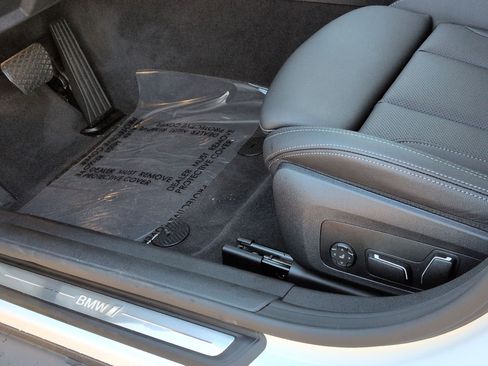 Used 2025 BMW i4 eDrive40 w/ Parking Assistance Package image 17