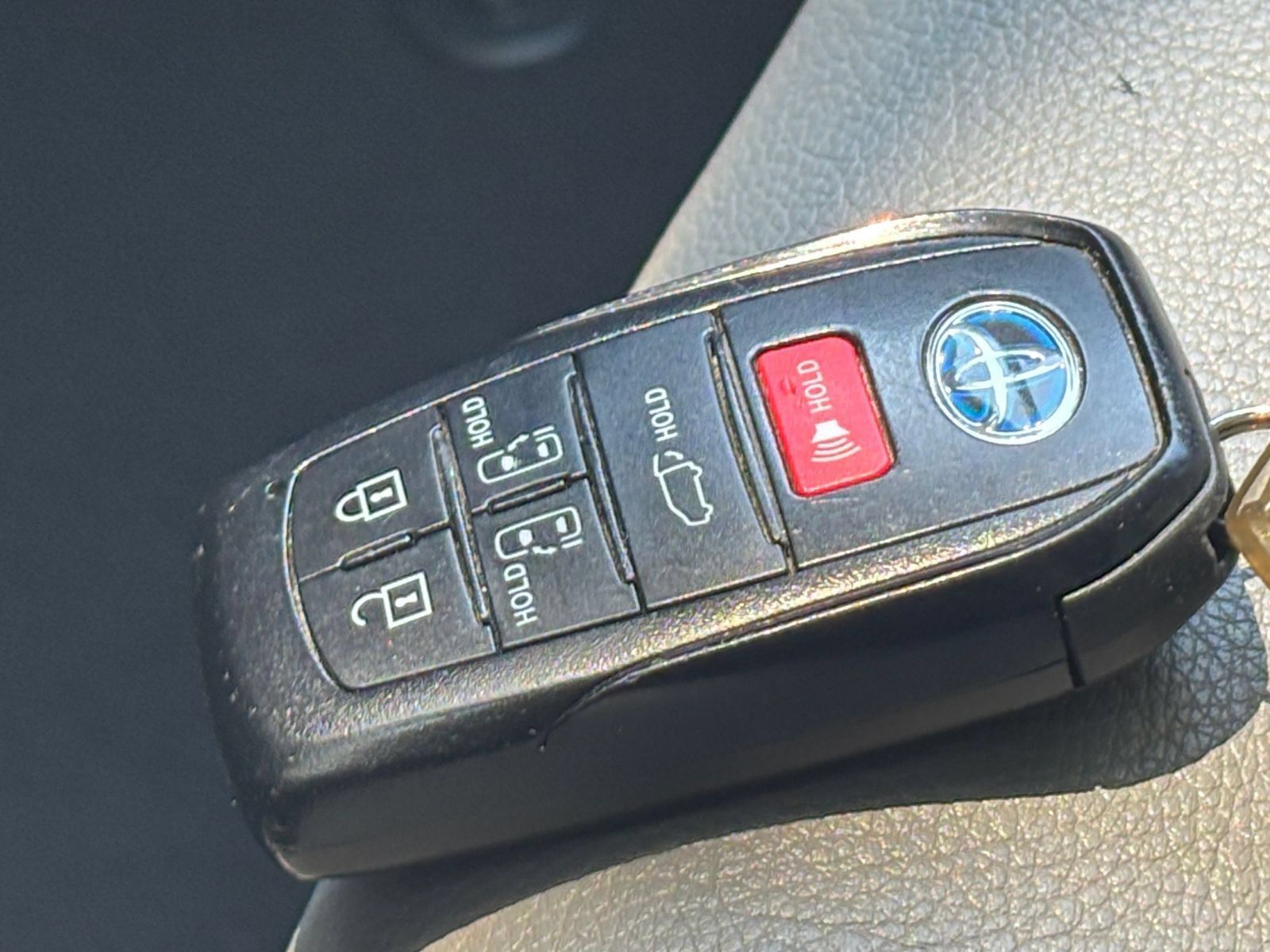 Used 2025 Toyota Sienna XLE FWD image 21