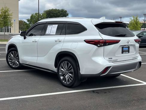 Used 2023 Toyota Highlander Platinum AWD/4WD image 5