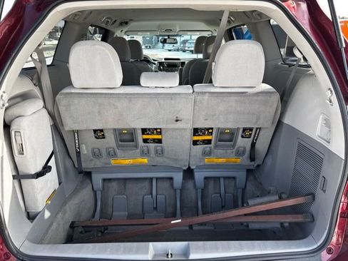 Used 2012 Toyota Sienna LE image 14