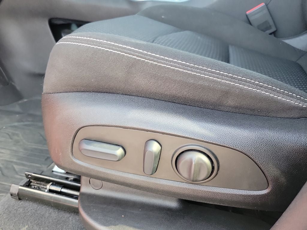 Used 2022 GMC Terrain SLE w/ Driver Convenience Package FWD image 12