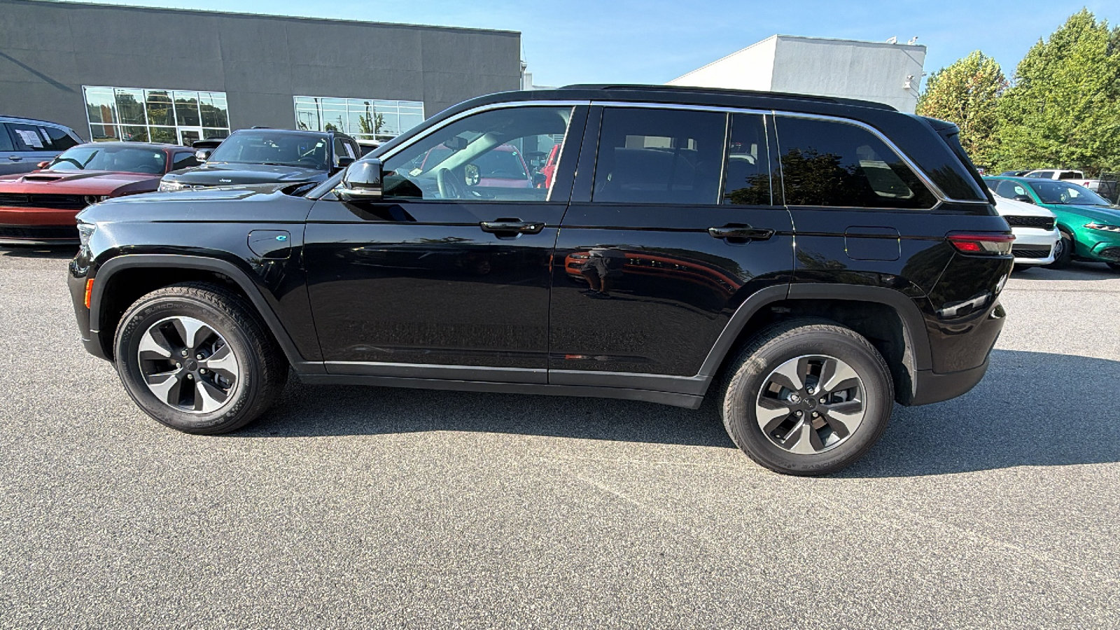 Used 2024 Jeep Grand Cherokee Limited 4xe AWD/4WD image 11