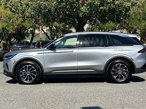 Certified 2024 Lincoln Nautilus Premier image 7