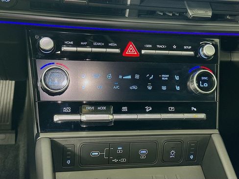 Used 2025 Hyundai Santa Fe Calligraphy AWD/4WD image 16