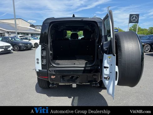 Used 2023 Land Rover Defender 110 V8 AWD/4WD image 23