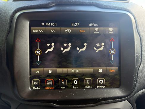 Used 2023 Jeep Renegade Latitude AWD/4WD image 40