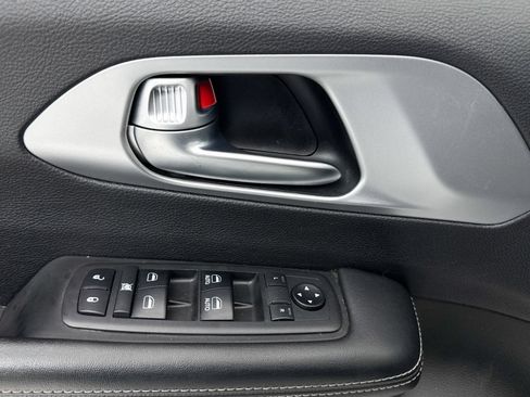 Used 2018 Chrysler Pacifica Touring Plus w/ S Appearance Package FWD image 31