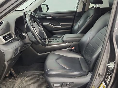 Used 2021 Toyota Highlander XLE FWD image 12