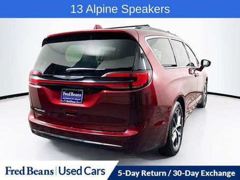 Certified 2022 Chrysler Pacifica Touring-L w/ Uconnect Theater Family Group image 8