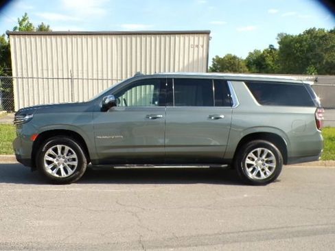 Used 2023 Chevrolet Suburban Premier RWD image 4