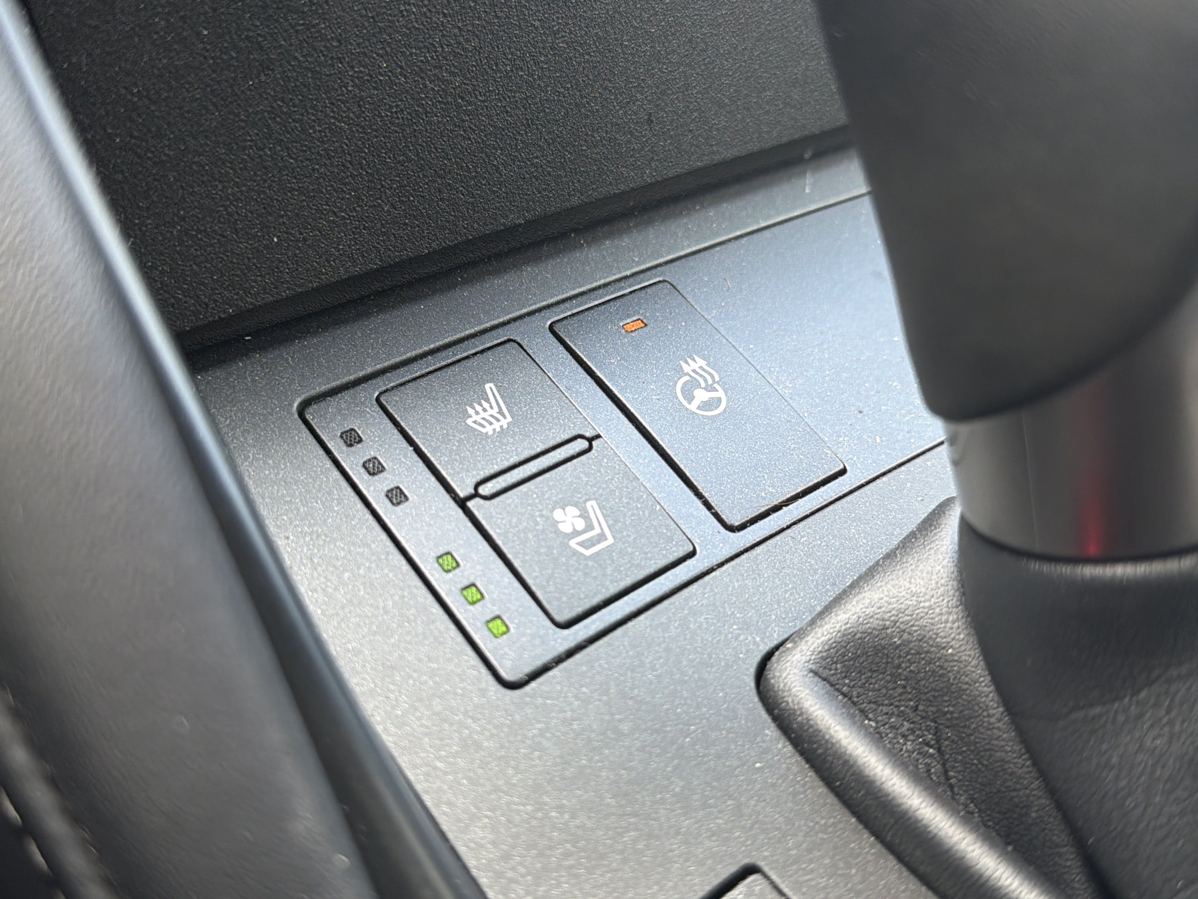 Used 2024 Lexus IS 300 w/ Premium Package RWD image 25