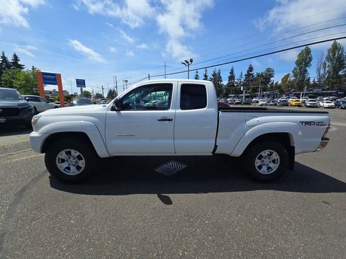 Used 2015 Toyota Tacoma 4x4 Access Cab V6 w/ TRD Off-Road Package image 4