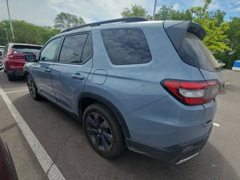 Used 2025 Honda Pilot Sport image 6