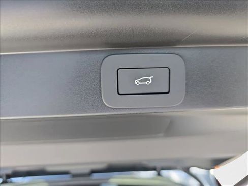 New 2025 Land Rover Range Rover SE image 13