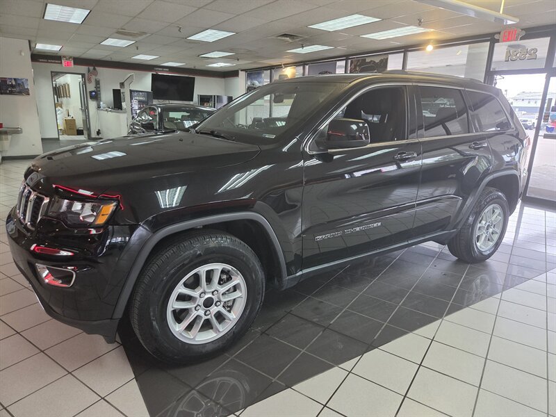 Used 2018 Jeep Grand Cherokee Laredo AWD/4WD image 1