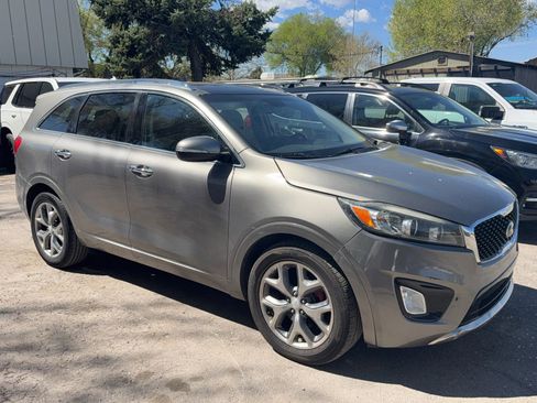Used 2017 Kia Sorento SX image 3