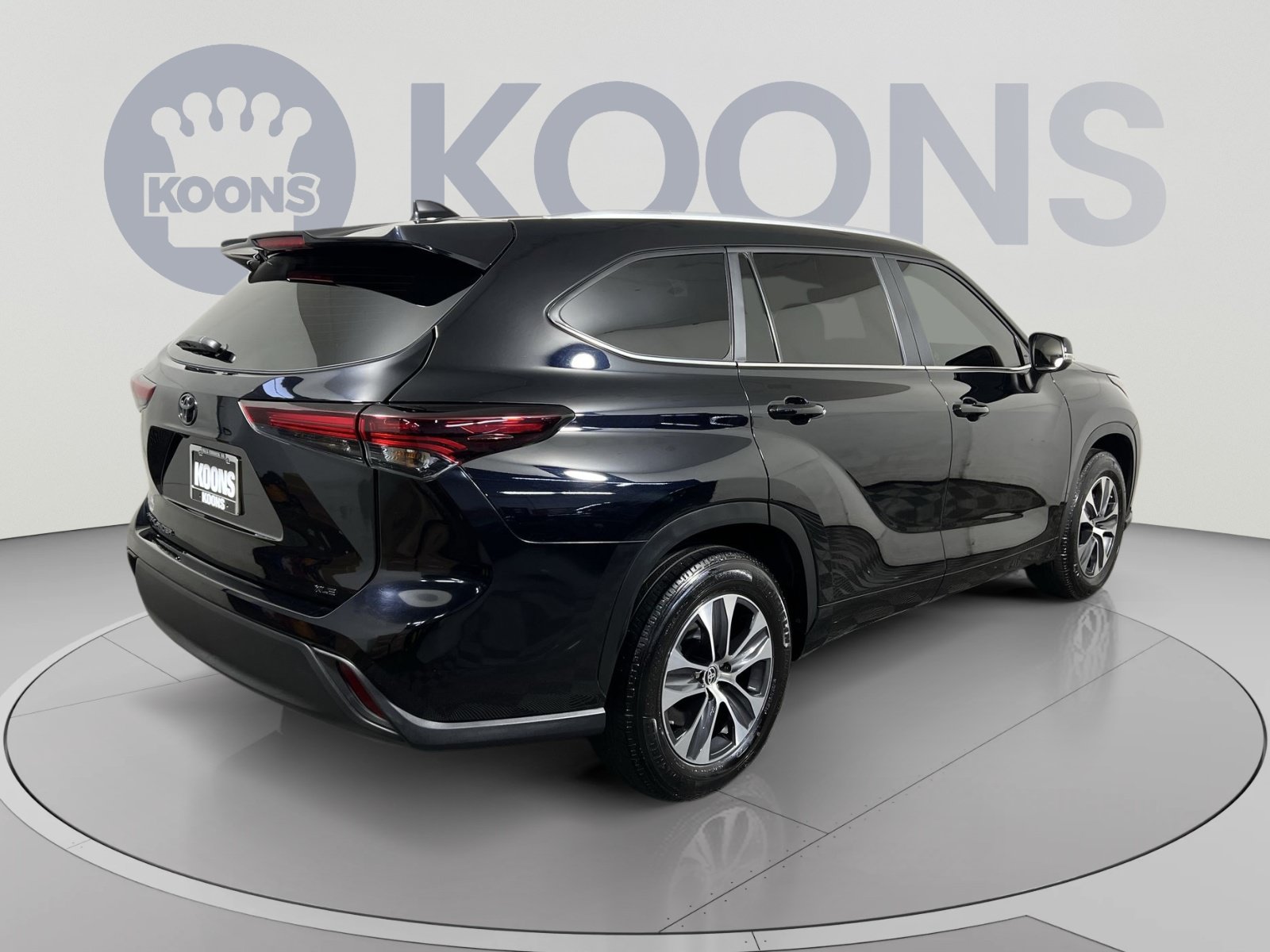 Used 2024 Toyota Highlander XLE FWD image 11