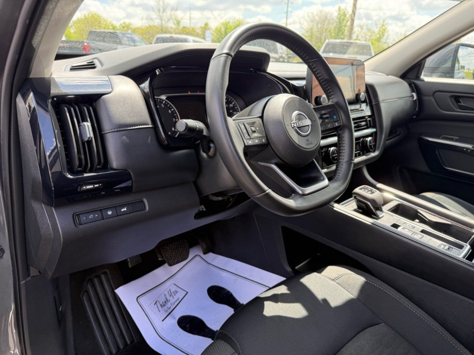 Used 2025 Nissan Pathfinder SV FWD image 15