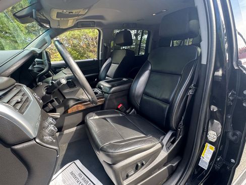 Used 2017 Chevrolet Suburban LT image 8
