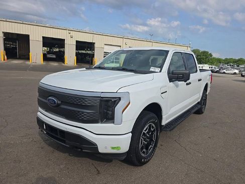 Used 2023 Ford F150 Lightning XLT AWD/4WD image 2