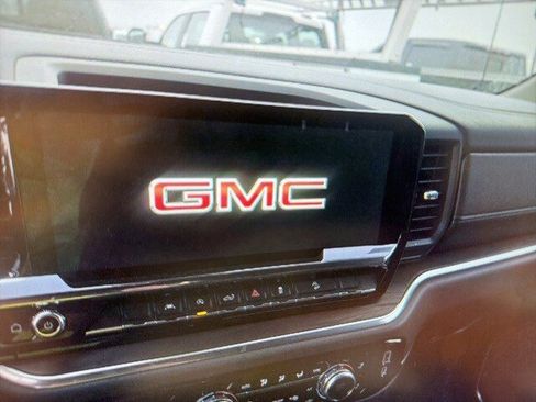 Used 2022 GMC Sierra 1500 SLT image 9