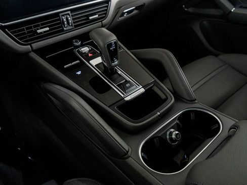 Used 2022 Porsche Cayenne S image 35