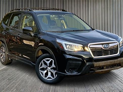 Used 2020 Subaru Forester Premium image 11