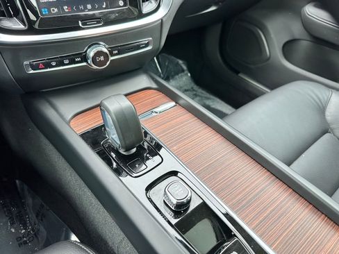 Used 2025 Volvo V60 B5 Cross Country Plus image 17