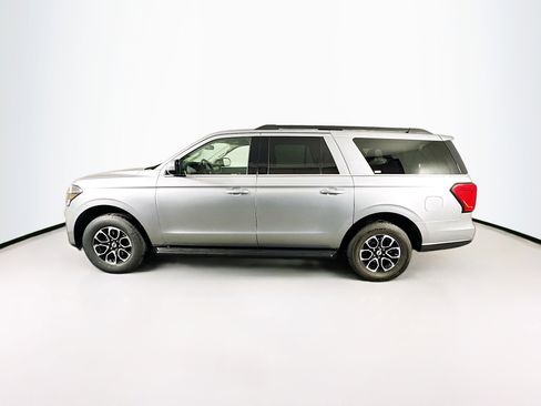 Used 2023 Ford Expedition Max XLT image 4