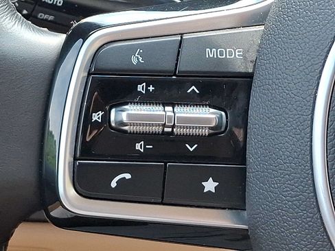 Used 2023 Kia Carnival LX FWD image 21