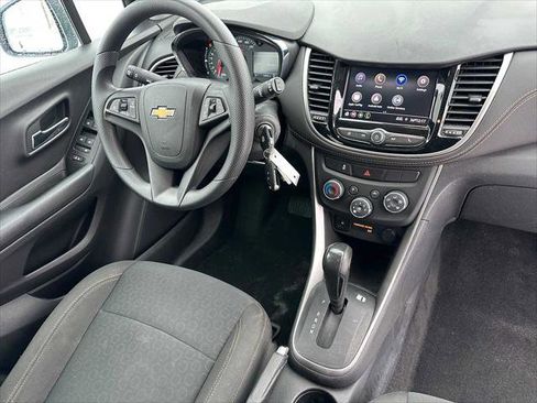 Used 2022 Chevrolet Trax LS w/ Tint and Cruise Package image 11