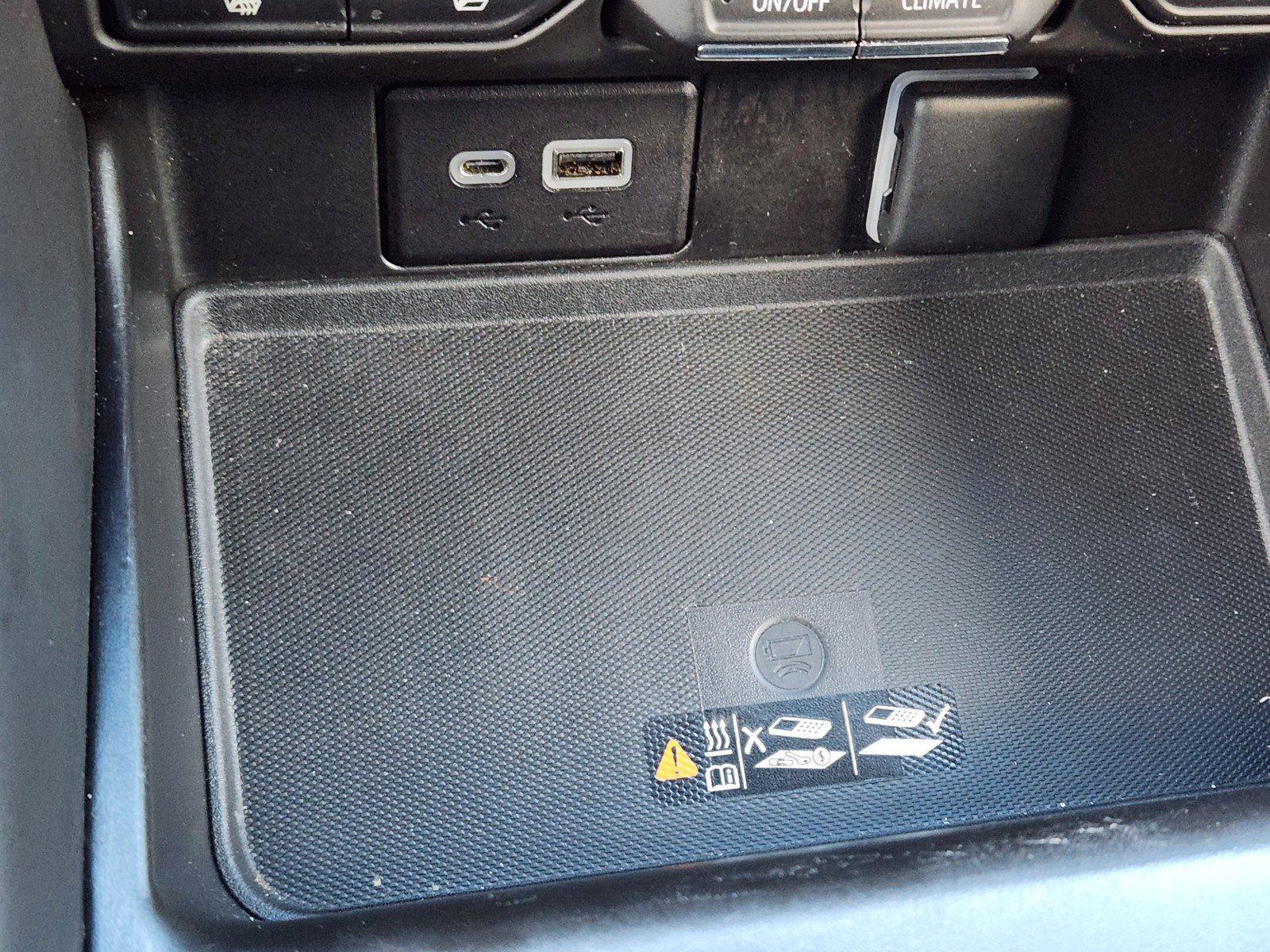 Used 2022 Chevrolet Suburban Z71 AWD/4WD image 17