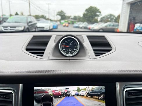 Used 2017 Porsche Macan Turbo image 25