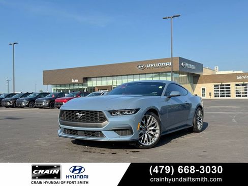 Used 2025 Ford Mustang Premium RWD image 1
