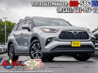 Used 2020 Toyota Highlander XLE FWD video 1